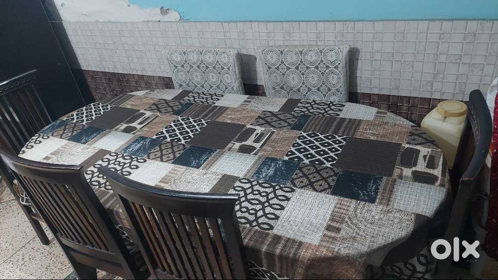 6 Seater Dining Table, 5 yrs old