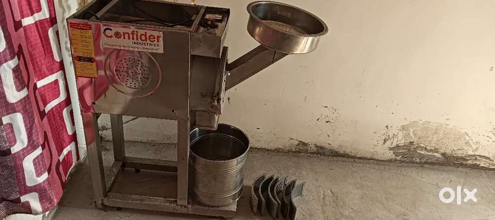 Masala & Anaj grinder in working condition for Fresh & healthy health.
