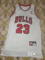 Bulls Miachel Jordan jersey