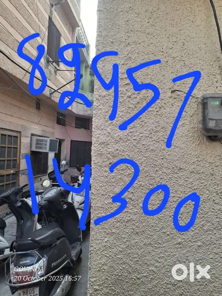 55 gaj house beautiful available in budget