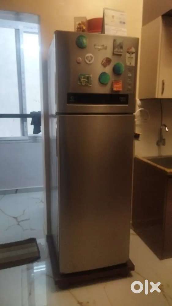 Selling Fully Automatic washing machine and Frost Free Fridge i