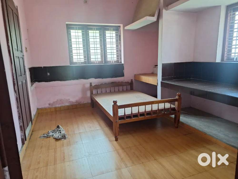 Bed space available- Ladies only