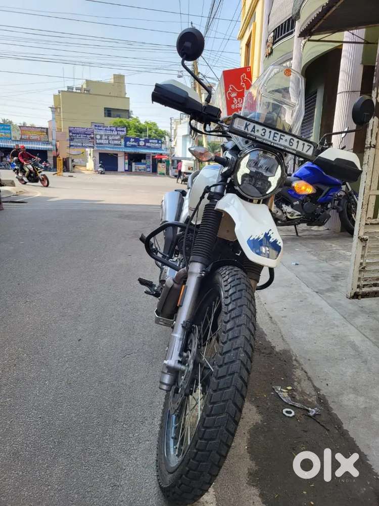 Single owner with showroom service