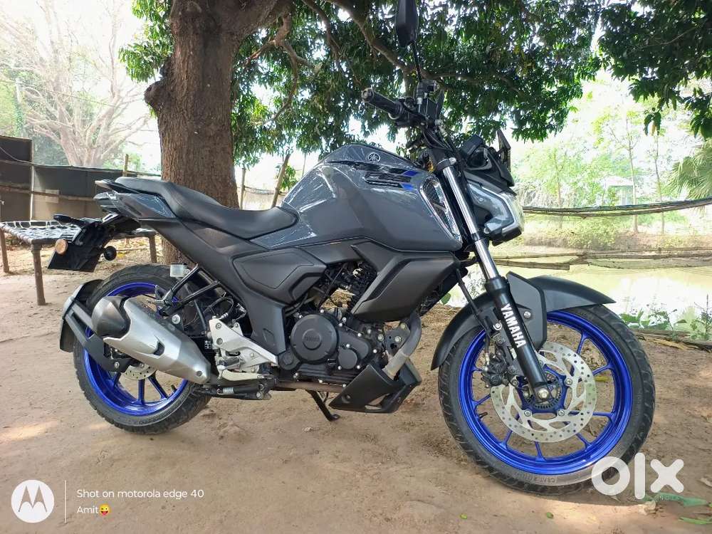 Sell yamaha FZS-V4 very good condition and good mileage