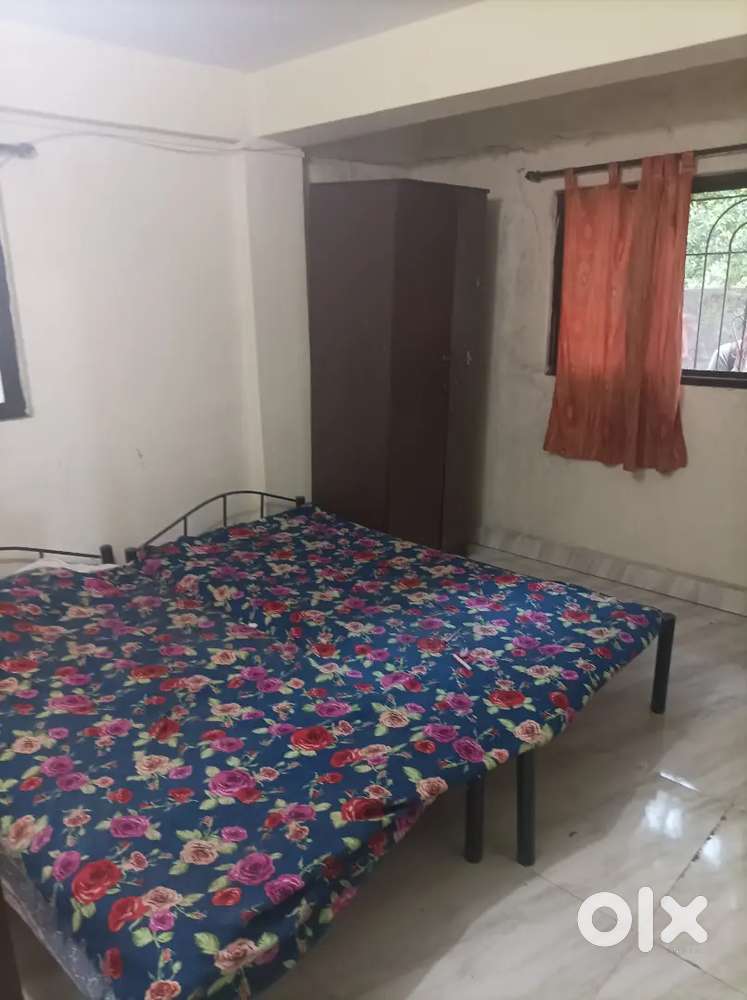Single room semi furnished in nigdi pradhikaran available