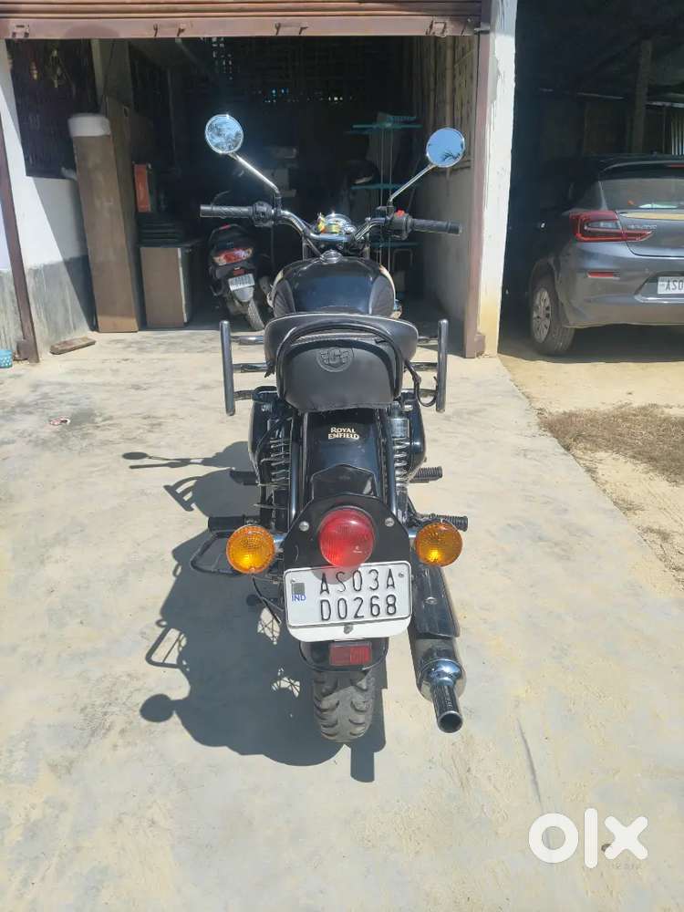 Classic 350 black. BS 6.