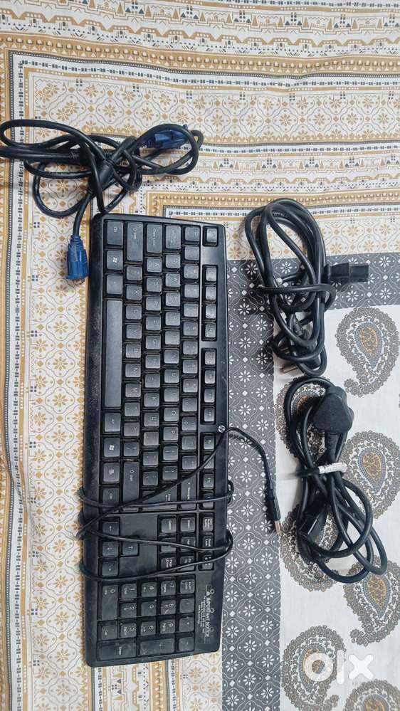 Keyboard with desktops cable's