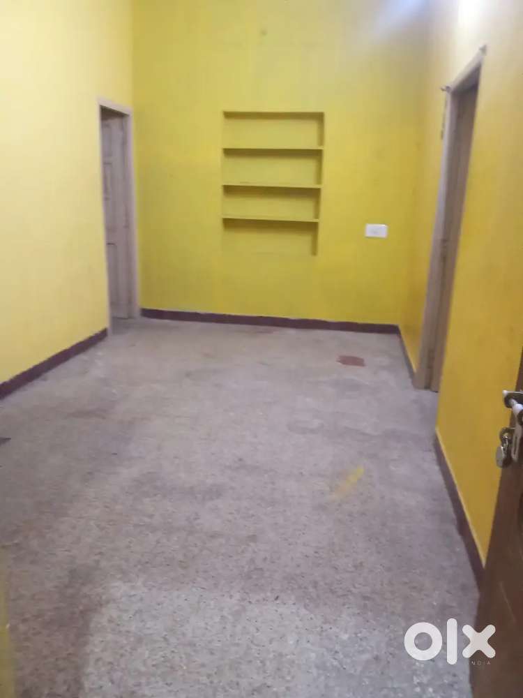 1bhk  houserent and10000 40k advance family allowed commission 4500