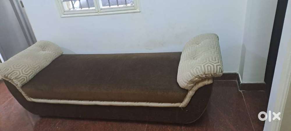 3 seater diwan sofa
