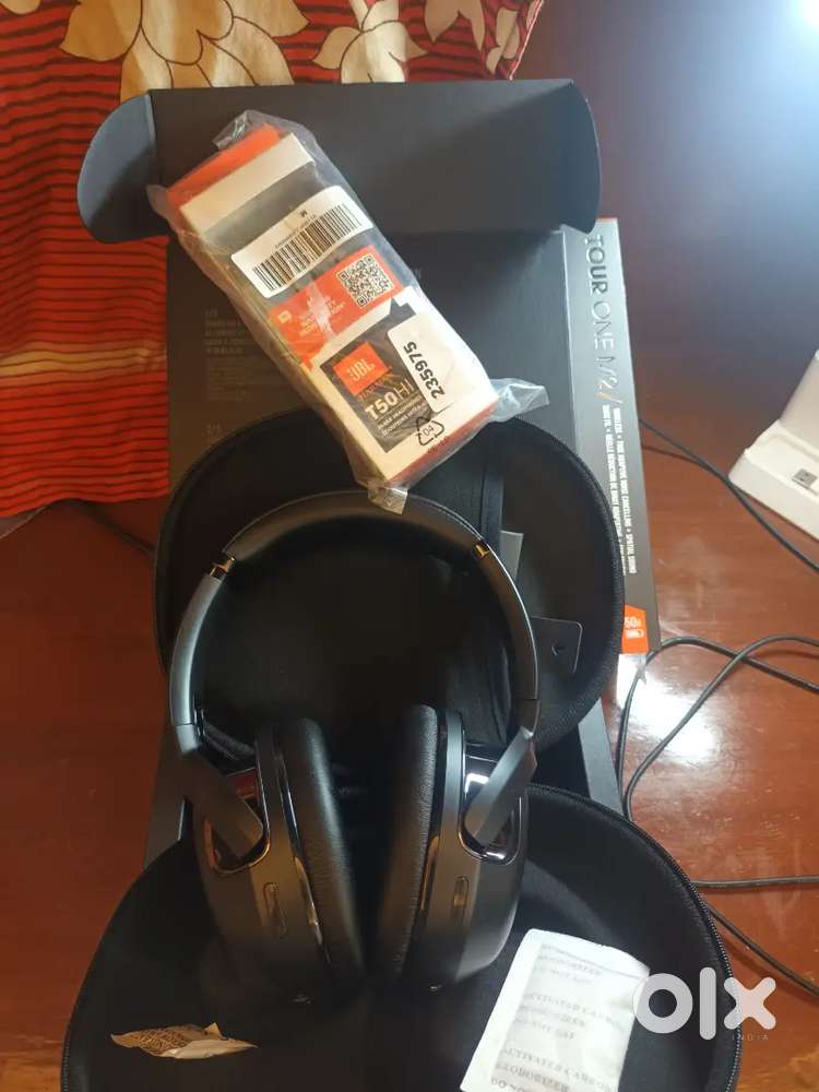 JBL TOUR ONE M2 headphones
