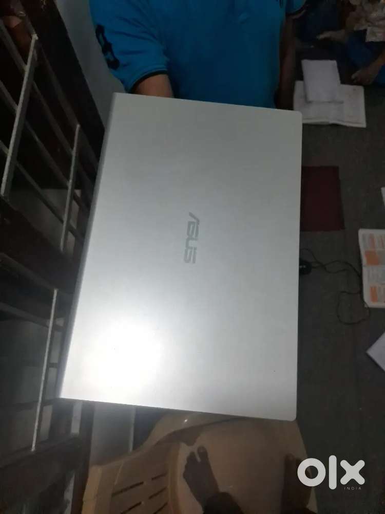 ASUS VIVOBOOK 4GB RAM 256 ROM