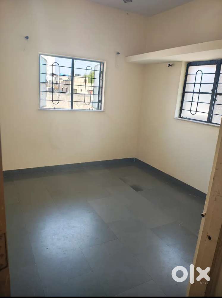 2 BHK Single Room available for Male/Females/Couples.
