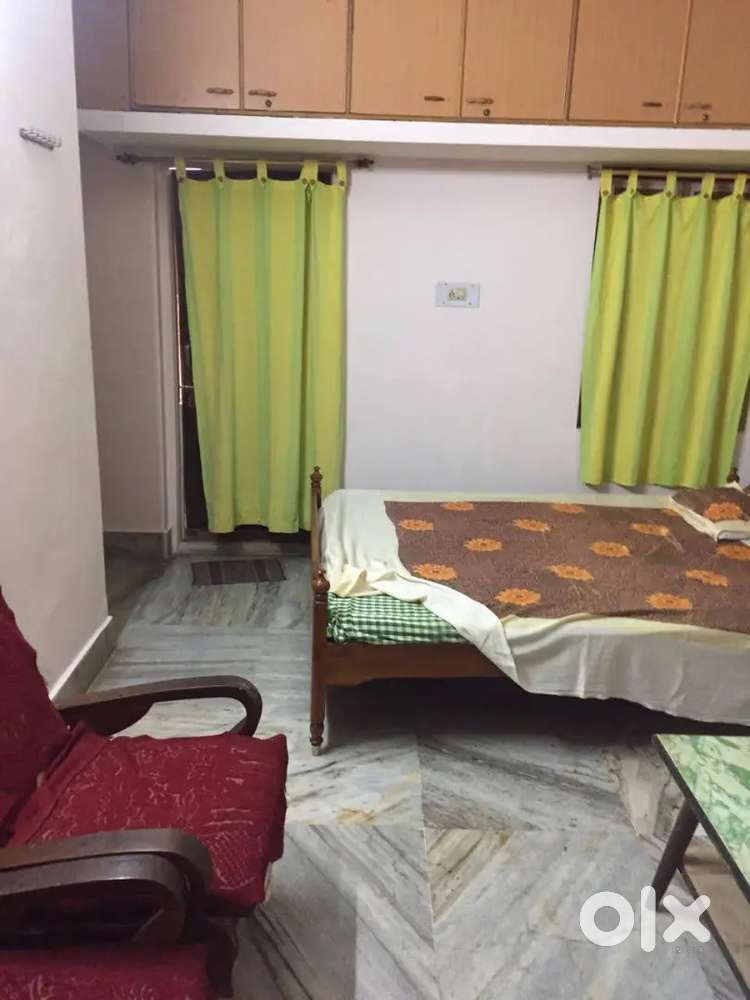 1 Rk Semefurnished For Family And Bachelor