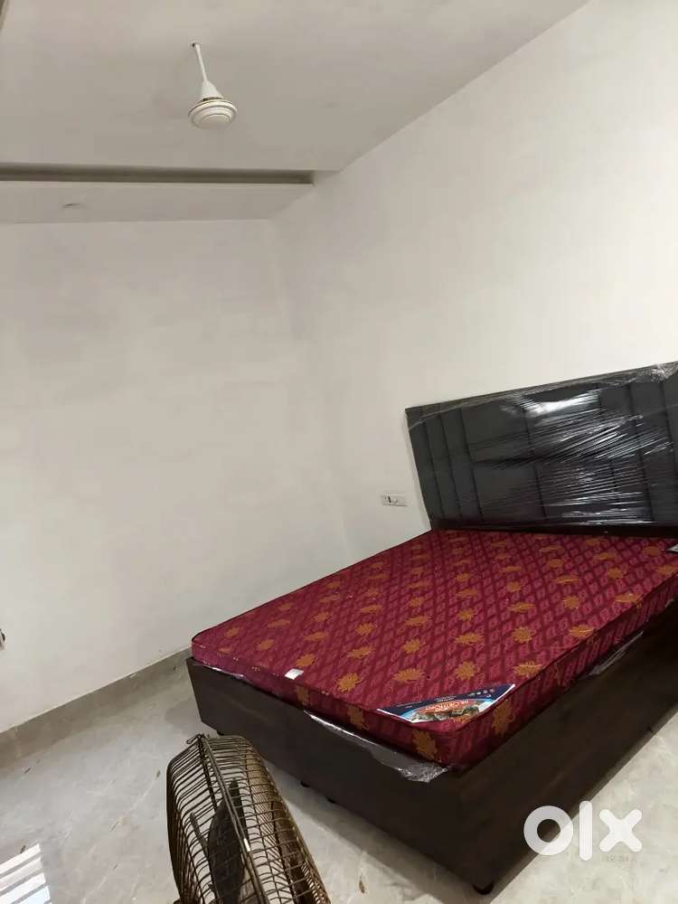 Room for family or girls one bhk or two bhk
