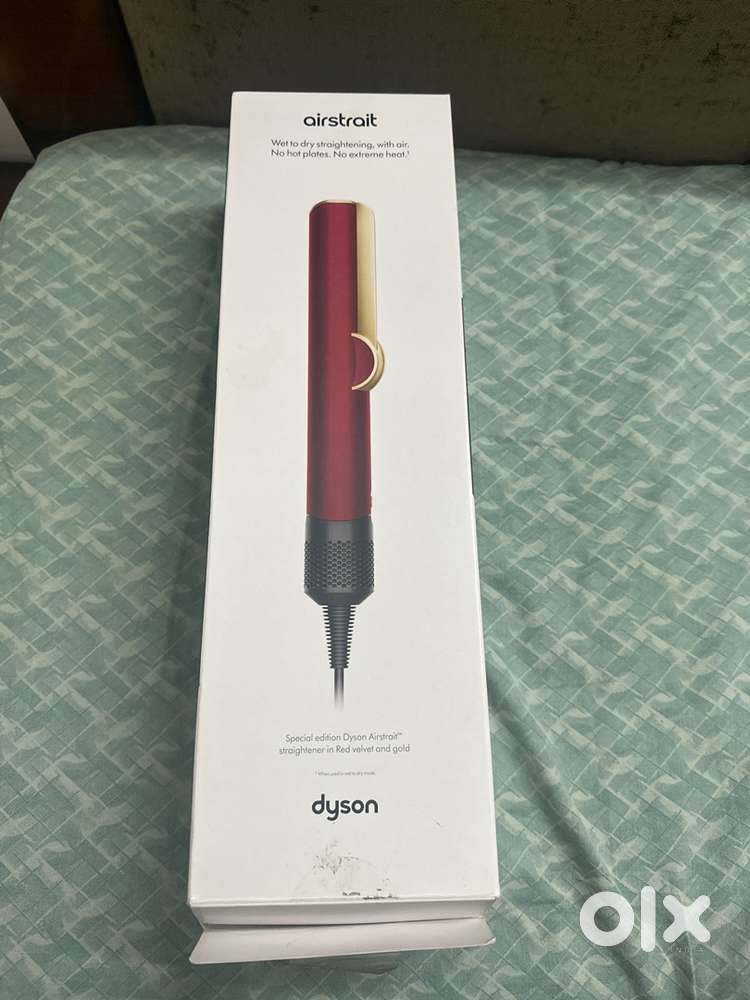 Dyson Airstrait