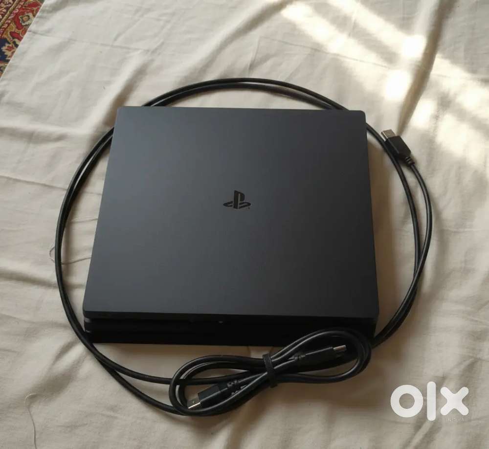 PlayStation 4 Slim_100GB_2 Orignal Controllers_GTA V + Tekken 7.