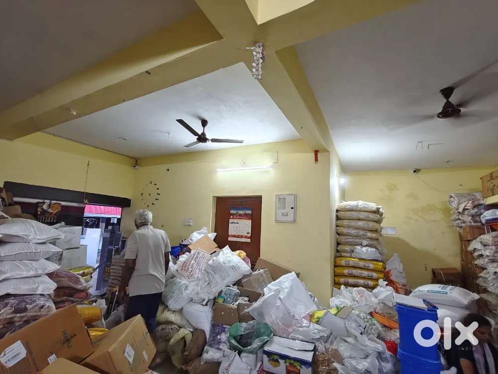 Commercial space available for any kind of usage with 700 sqft