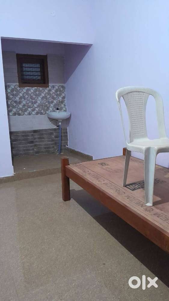 Room for rent near bus stand with attached bathroom