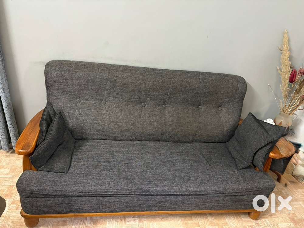 Poonam Furniture used Sofa in good quality