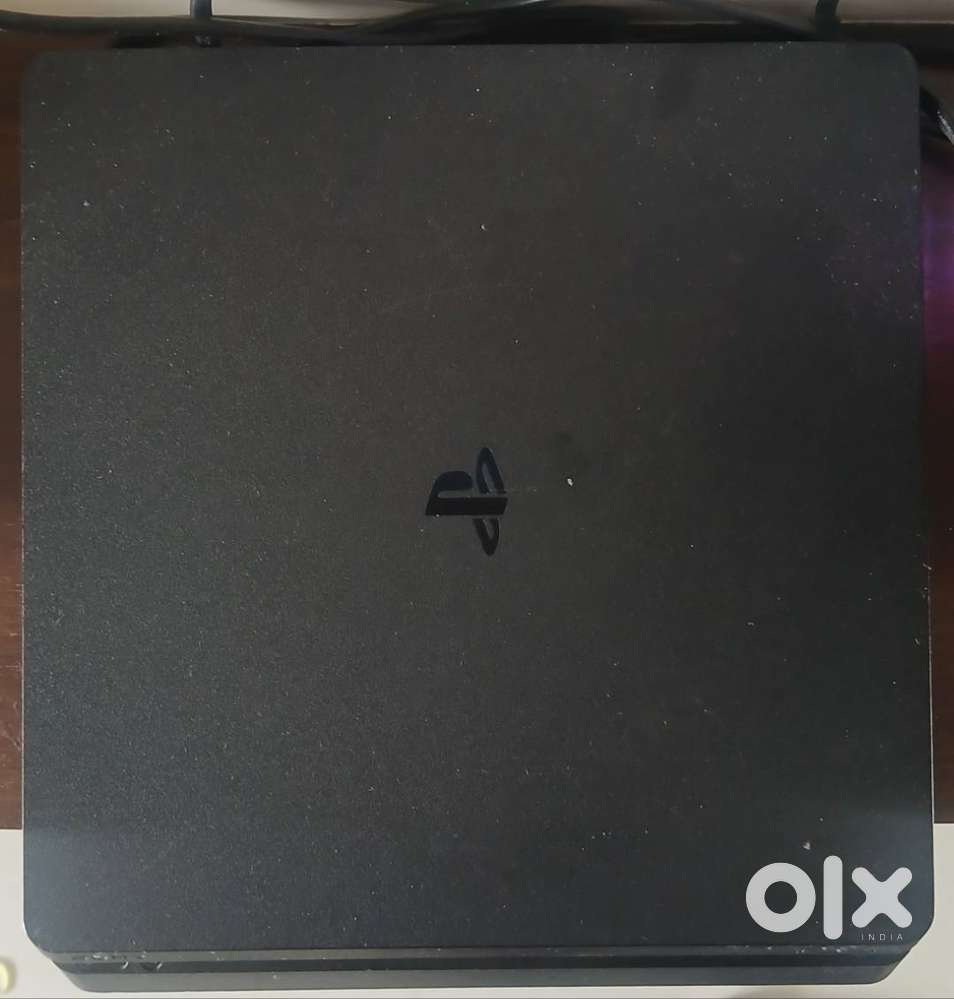 Sony Play Station 4 slim.