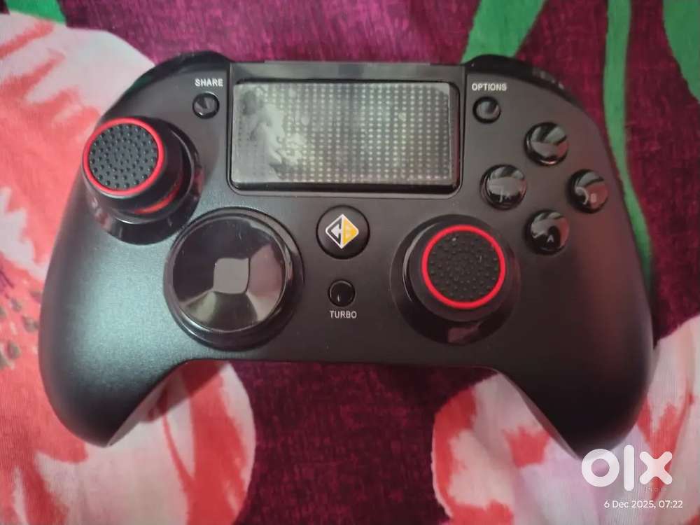 Stratos Xenon wireless controller.