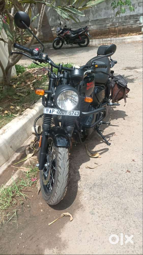 Hunter 350 factory black