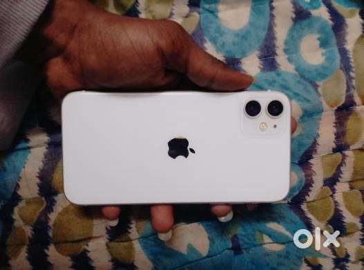 I phone 11 with box and cable 64gb