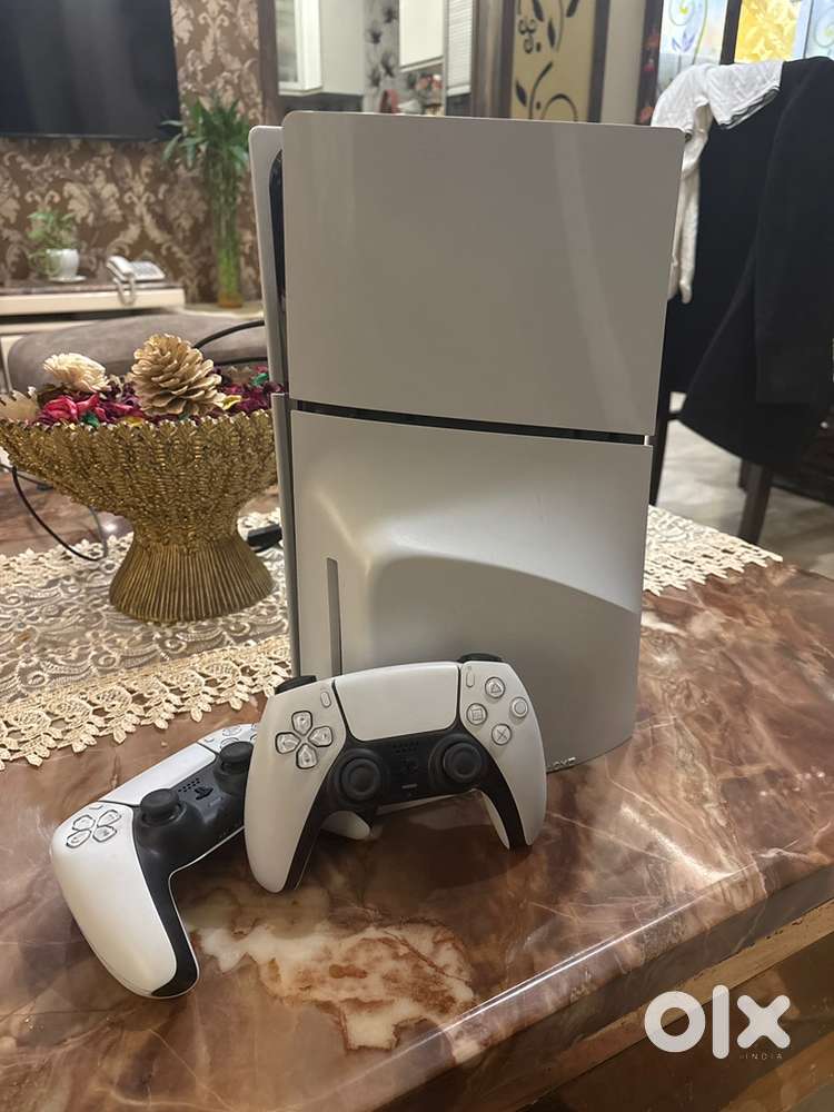 PS5 CONSOLE DISC EDITION MINT CONDITION 1 YEAR OLD