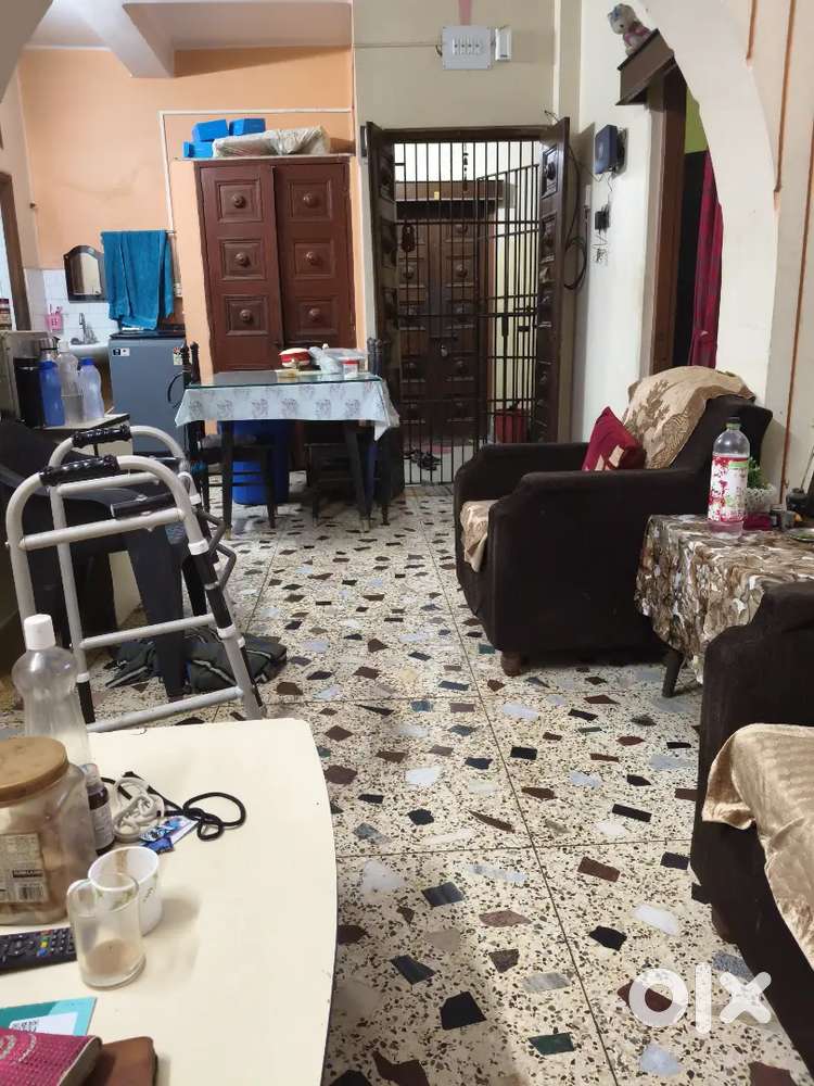 I have  girls  p.g for rent pls call me near metro station.