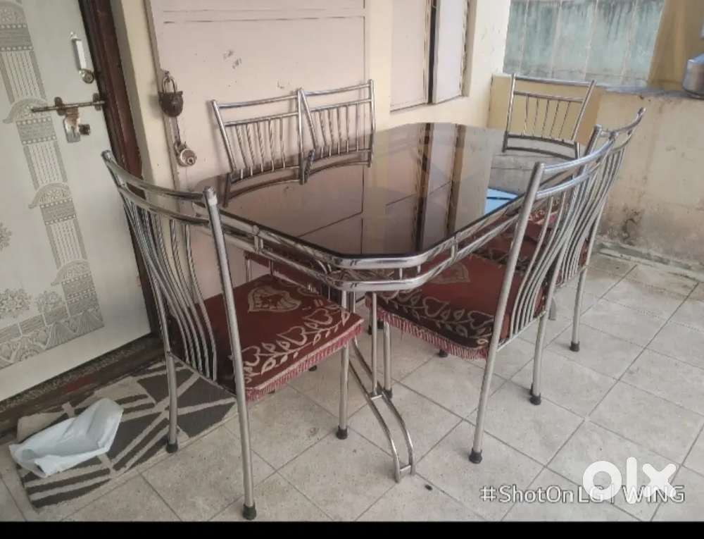 Band new dining tabal