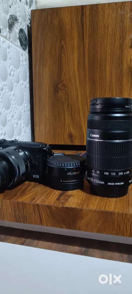 Canon EOS M200 Mirrorless Camera + 2 Lenses   Mint Condition
