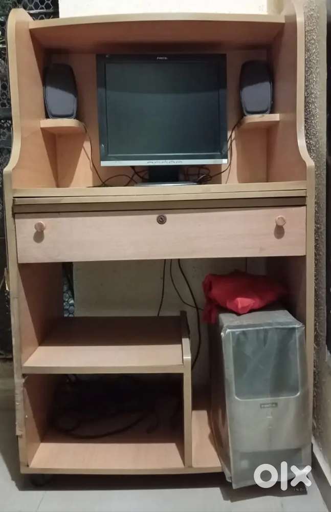 Computer table