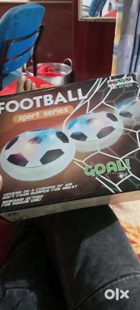 Gooyo GY3222 Floating Hover Football with Colorful Flash Light Effec)