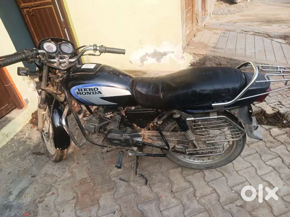 Good Bike ak hand rkhi hoe h