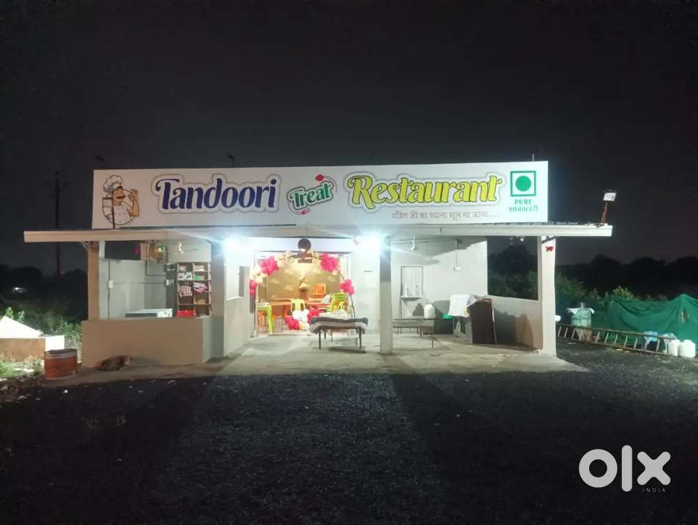 खाना बनाने वाले की आवश्यकता है.