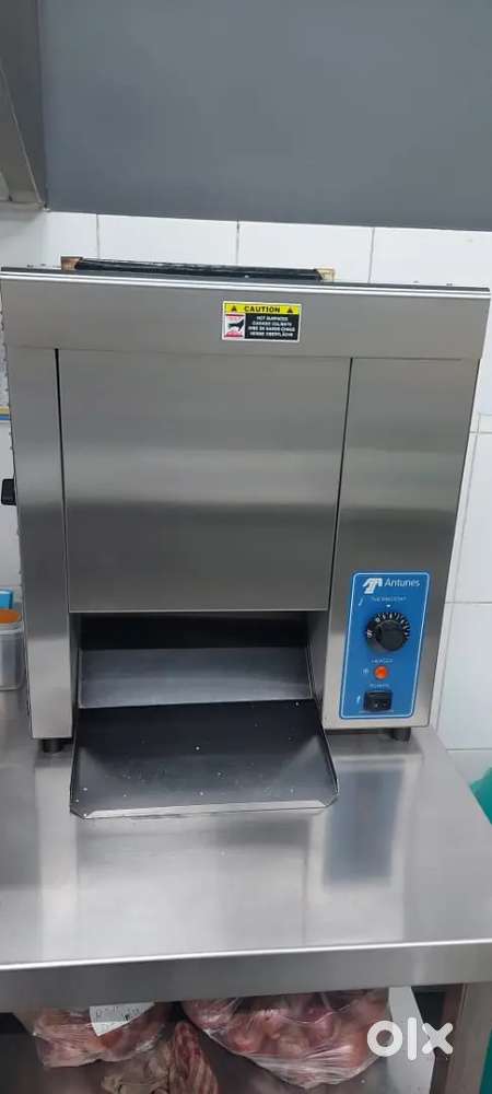 Conveyor toaster for resturant
