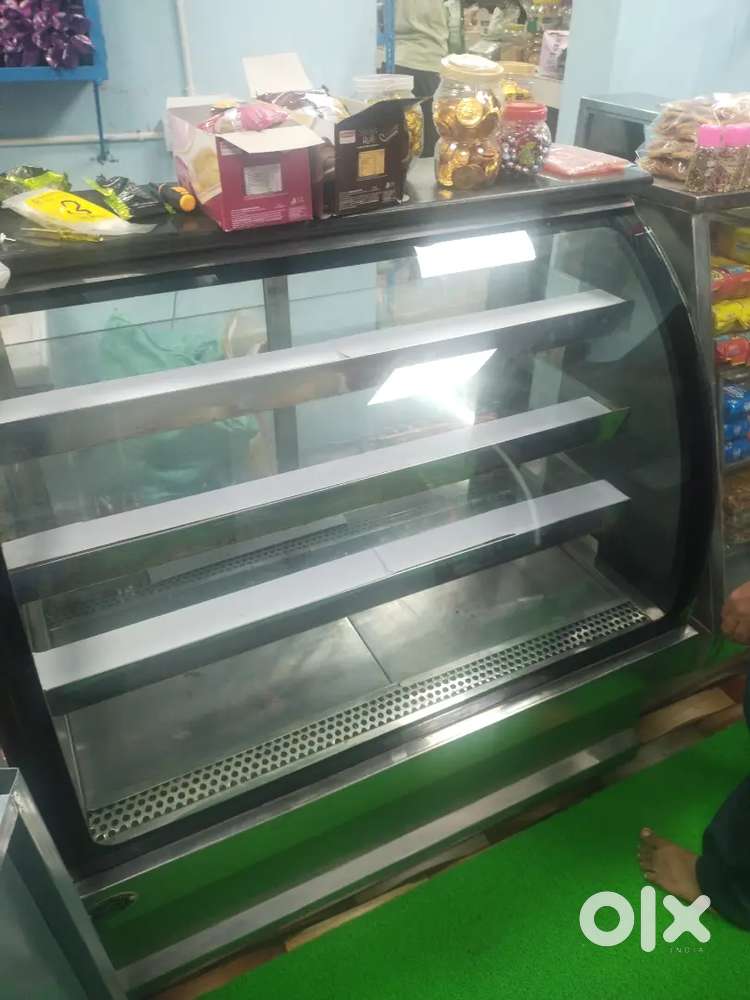 Sweet and cake freezer