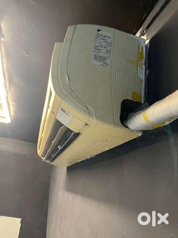 Daikin 1.5 Ton 5 Star Split AC – Excellent Condition – ₹20,000 Only
