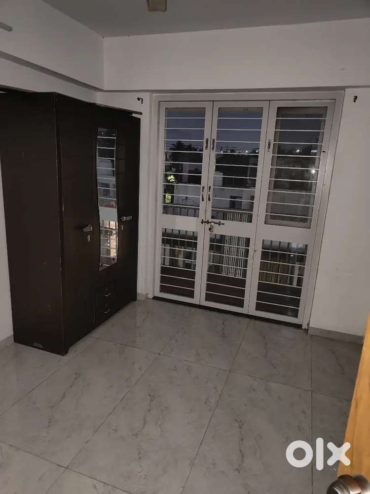 1 flatmate required for 2bhk only for student of kk wagh engineering