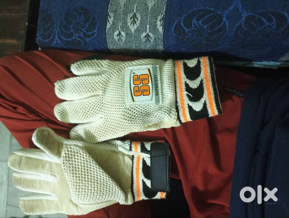 Keeping gloves with inner