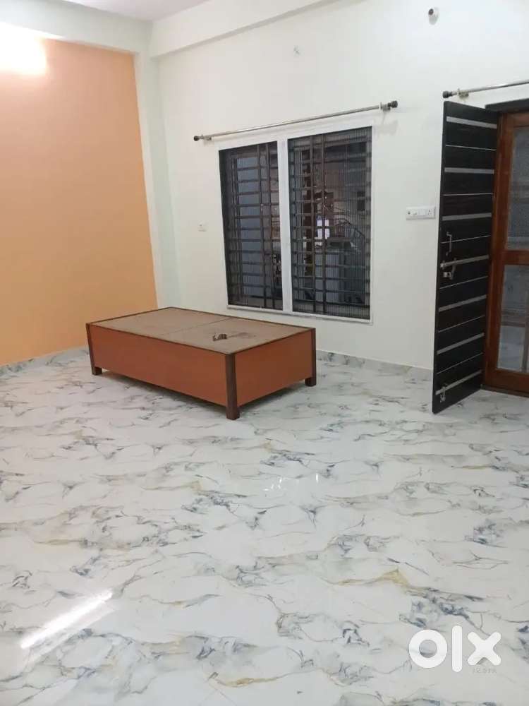 2BHK Available for Boys/Girls/family/Couples