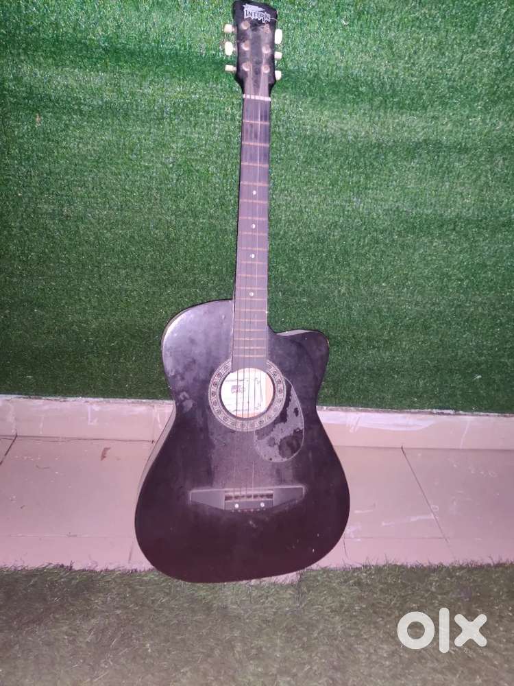 Selling my 2 year old guitar didn't use in last 1 year