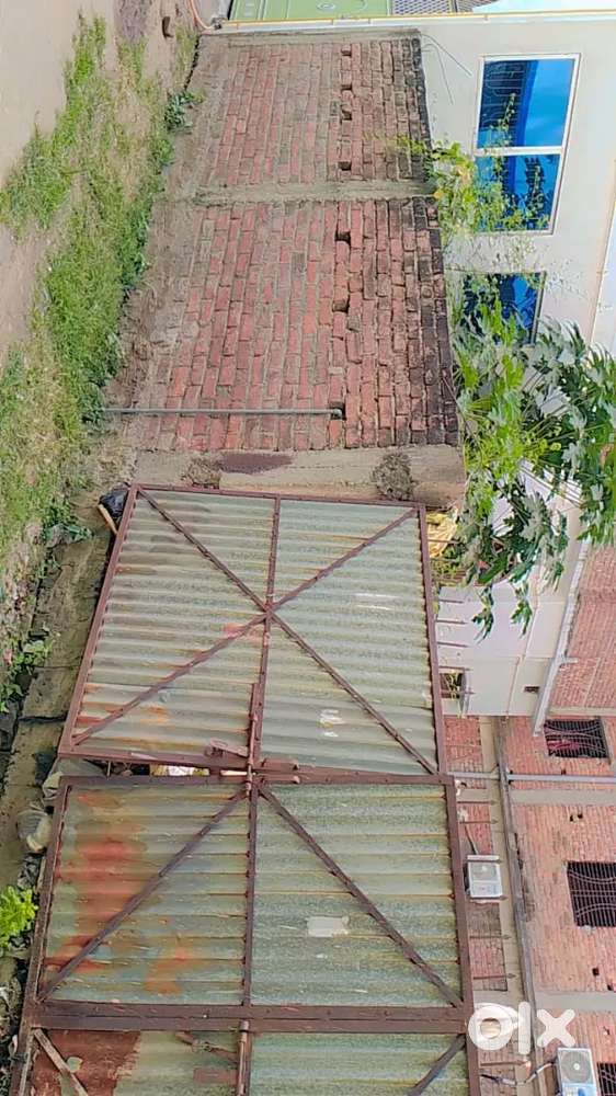 Ara katira mode pe ek katta zameen hai, near by ara station