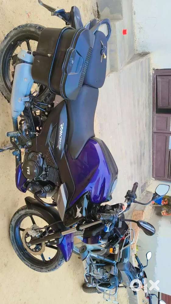 न्यू लुक में है