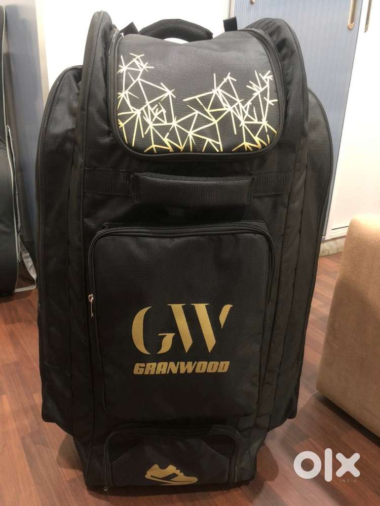 Cricket Kitbag with Tractor Wheels (Full Men Size)