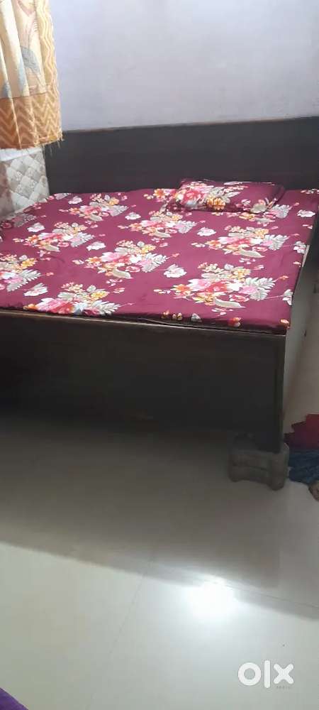 Bed 6X6 foot without matress