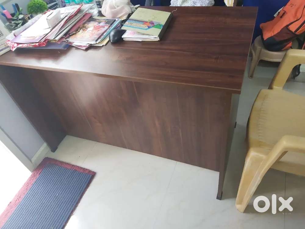 Office Desk (6*4ft)
