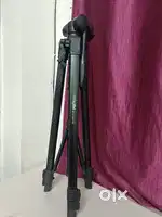 Digitek ( DTR 550 LW ) 67 inch foldable tripod stand