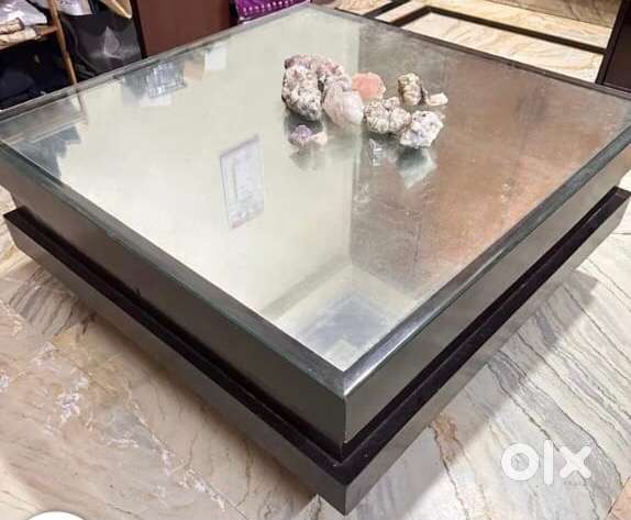 Table in very good  condition