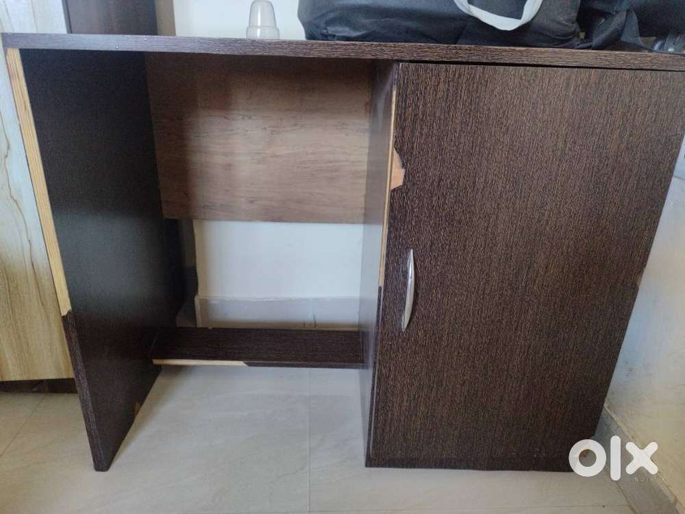 Computer table